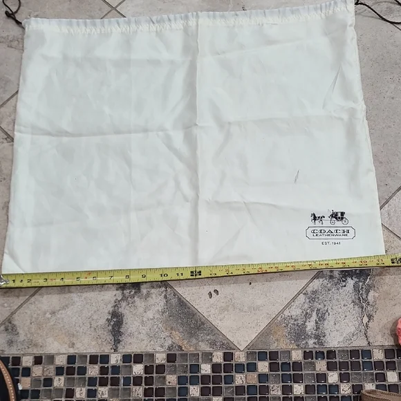 Coach Cream Leatherware Tote 23.5 X 19" - Picture 6 of 6